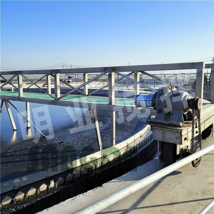 周邊傳動(dòng)刮泥機(jī)